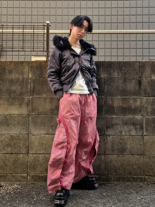 DIESELのアイテムを使った「ナイロンパンツ」の人気ファッション