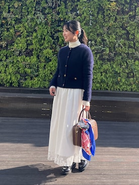 スカートを使った「ネイビーニット」の人気ファッションコーディネート