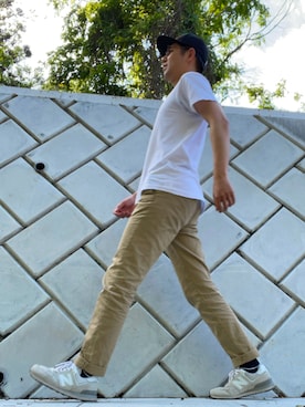 「アイテム（チノパンツ）」を使った、GHINJINHOさん（メンズ・180cm）の春コーディネート