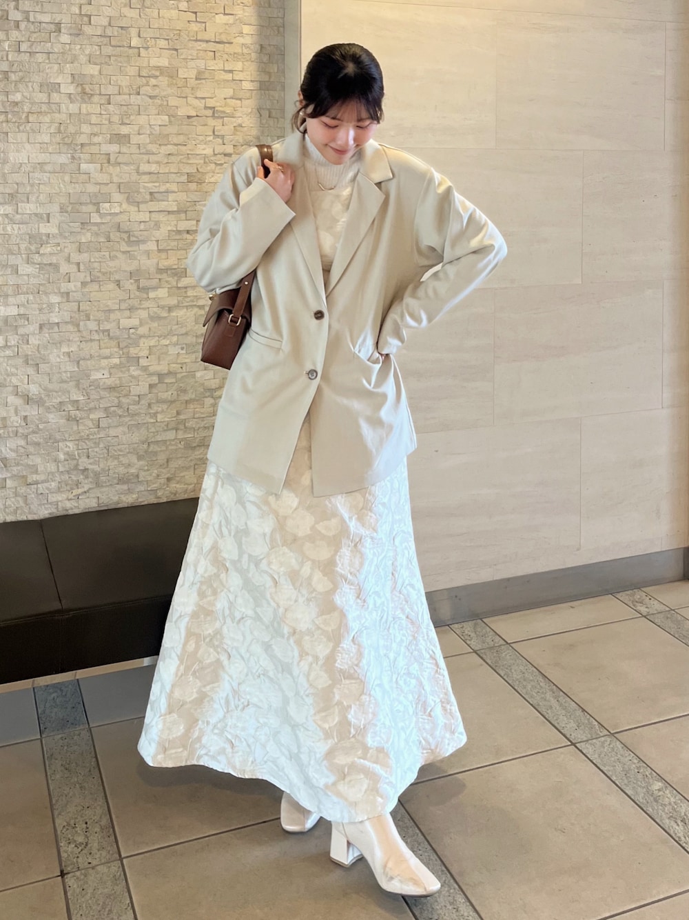 「春服コーデ、オトナカワイイ、大人かわいい、ホワイトコーデ、ワントーンコーデ、ジャケット、キレイめ、春コーデ」｜「tiptopのテーラードジャケット（テーラードジャケット、ホワイト系）」を使った、れいぴ🐥🍨さん（骨格ストレート・レディース・158cm）の春コーディネートの1枚目の写真