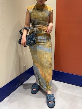 「Desigual（デシグアル）のデニムフラワーモチーフ厚底スリッパサンダル（サンダル、ブルー系）」を使った、Desigual ディアモール STAFFさん（レディース・151cm）の春コーディネート