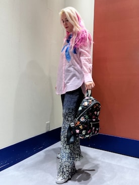 「Desigual（デシグアル）のアイテム（スニーカー）」を使った、Desigual ディアモール STAFFさん（レディース・164cm）の冬コーディネート