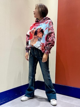 「Desigual（デシグアル）のアイテム（スウェット）」を使った、Desigual ディアモール STAFFさん（レディース・165cm）の秋コーディネート