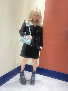 「Desigual（デシグアル）のデニム襟 刺繍ディテール 2トーンブレザージャケット ブラック（テーラードジャケット、ブルー系）」を使った、Desigual ディアモール STAFFさん（レディース・151cm）の春コーディネート