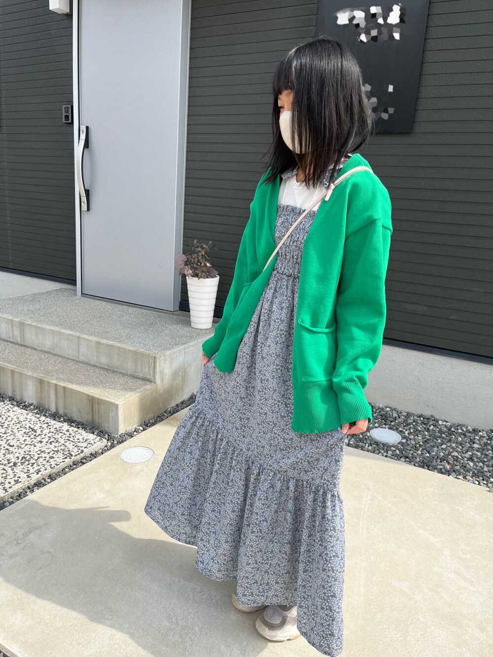 「OLIVE des OLIVEのアイテム（カーディガン/ボレロ、グリーン系）」を使った、toricotさん（レディース・155cm）の春コーディネートの1枚目の写真