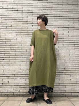 「アイテム（ワンピース/ドレス、グリーン系）」を使った、岩部恵さん（レディース・168cm）の夏コーディネート