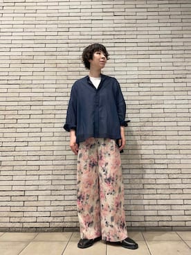 コットンリネンプリントイージーパンツを使った人気ファッション