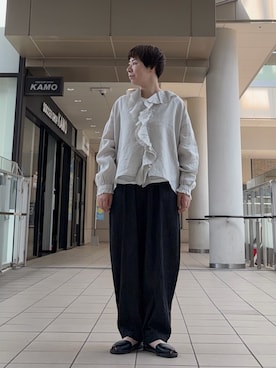 「かぐれ（カグレ）のライトリネンフリルカラーシャツ（シャツ/ブラウス、グレー系）」を使った、いわぶさん（レディース・168cm）の夏コーディネート