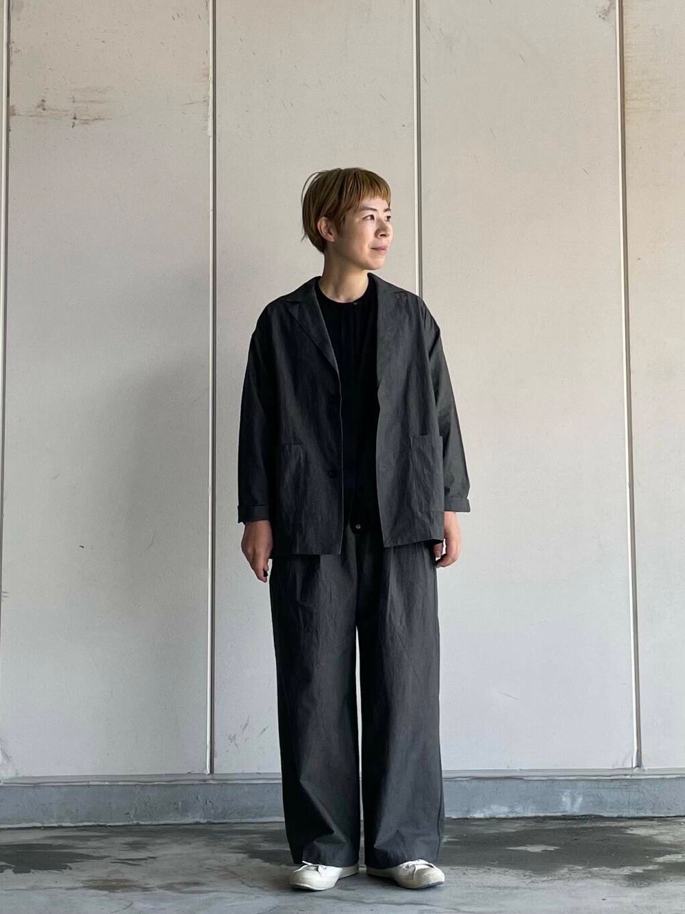 コットンフライフロントシャツカーデを使った人気ファッション