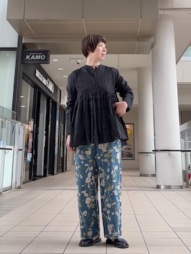「かぐれ（カグレ）のコットンリネンプリントイージーパンツ（その他パンツ、ブルー系）」を使った、いわぶさん（レディース・168cm）の春コーディネート