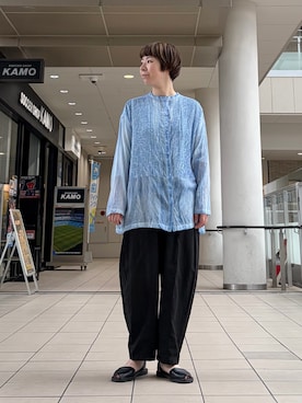 「かぐれ（カグレ）のピグメントダイボザムシャツ（シャツ/ブラウス、ブルー系）」を使った、いわぶさん（レディース・168cm）の春コーディネート