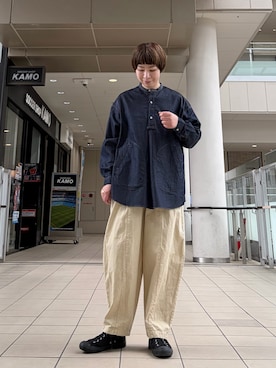 「かぐれ（カグレ）のデニムプルオーバーシャツ（シャツ/ブラウス、ブルー系）」を使った、いわぶさん（レディース・168cm）の春コーディネート