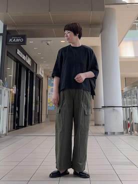 「かぐれ（カグレ）のリネンクルーネック半袖シャツ（シャツ/ブラウス、ブラック系）」を使った、いわぶさん（レディース・168cm）の春コーディネート