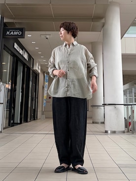 「かぐれ（カグレ）のコットンリネンガーメントダイシャツ（シャツ/ブラウス、グリーン系）」を使った、いわぶさん（レディース・168cm）の秋コーディネート