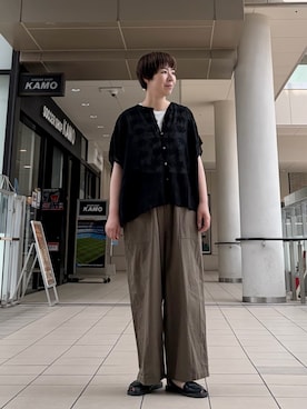 「かぐれ（カグレ）のコットンガーゼ刺繍2WAYブラウス（シャツ/ブラウス、ブラック系）」を使った、いわぶさん（レディース・168cm）の夏コーディネート