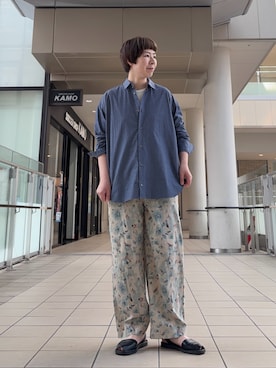 「かぐれ（カグレ）のハイツイストコットンレギュラーシャツ（シャツ/ブラウス、ブルー系）」を使った、いわぶさん（レディース・168cm）の春コーディネート