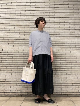 「アイテム（スカート）」を使った、岩部恵さん（レディース・168cm）の夏コーディネート