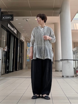 「かぐれ（カグレ）のピグメントダイボザムシャツ（シャツ/ブラウス、グレー系）」を使った、いわぶさん（レディース・168cm）の夏コーディネート