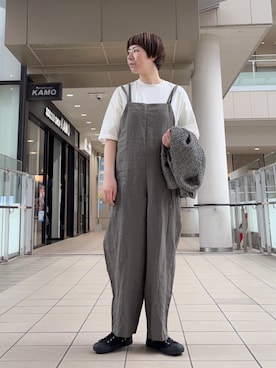 「かぐれ（カグレ）のリネンサロペット（サロペット/オーバーオール、グレー系）」を使った、いわぶさん（レディース・168cm）の春コーディネート