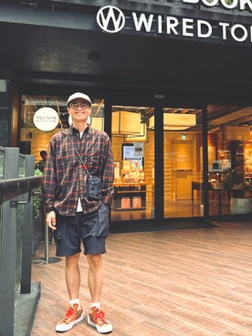 「蔦屋書店」｜allenchengさん（メンズ・175cm）の春コーディネート