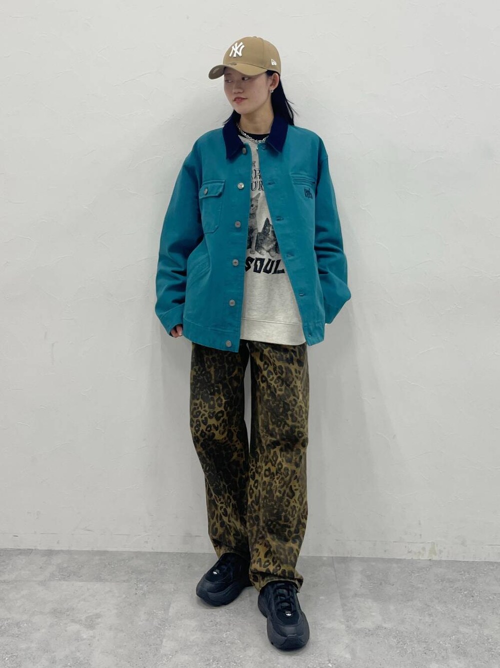 「パンツ、メンズライク、ストリート、カバーオール、キャップ、韓国ファッション、骨格ナチュラル_PAGEBOY、高身長、韓国系、カジュアル、PAGEBOY」｜「Anuiの【UNISEX】NEWERA 4FORTYCAP（キャップ、ベージュ系）」を使った、meiさん（レディース・166cm）の冬コーディネートの1枚目の写真