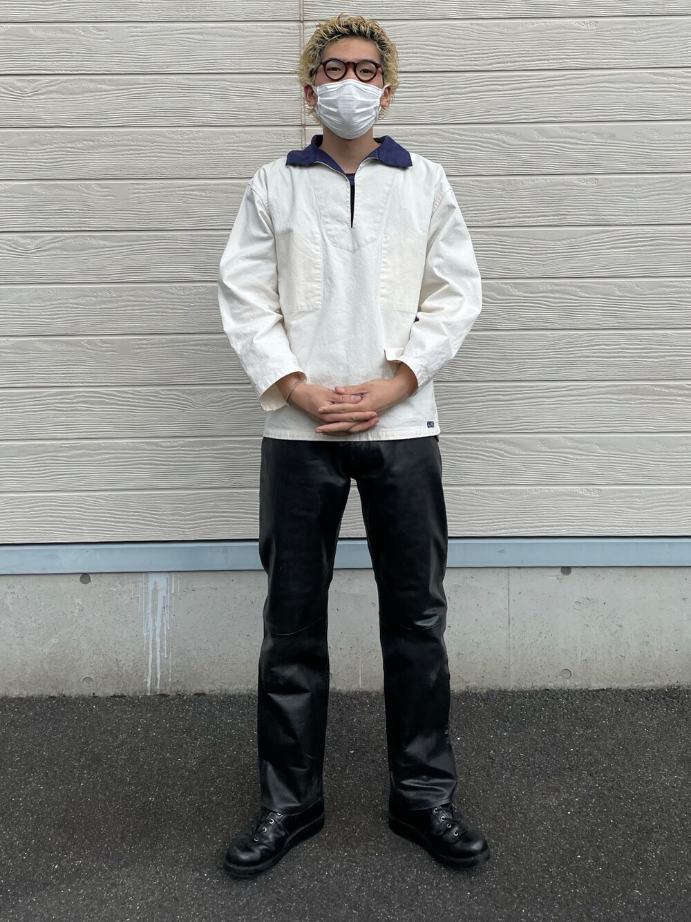 「秋服、ootd、革靴、古着コーデ、used、vintage、古着、oldgap、レザーパンツ、フィッシャーマンスモック、Paraboot」｜「GAPのアイテム（パンツ、ブラック系）」を使った、kanyさん（メンズ・182cm）の秋コーディネートの1枚目の写真