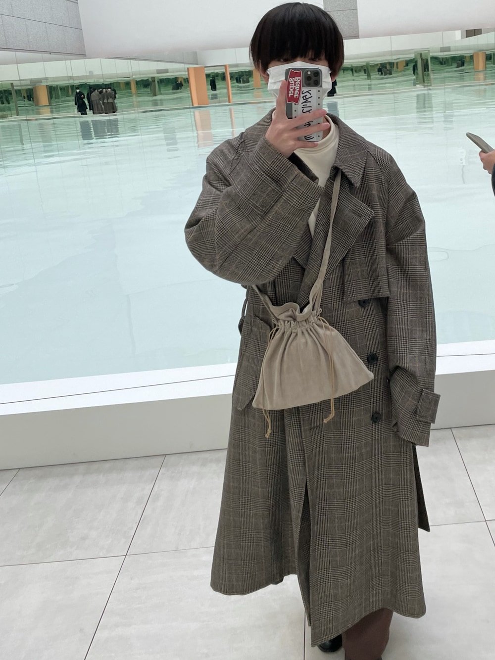 「冬コーデ、きれいめカジュアル、コート、ビッグシルエット、UNIQLO U」｜「steinのアイテム（チェスターコート、グレー系）」を使った、ゆーさん（メンズ・167cm）の冬コーディネートの1枚目の写真