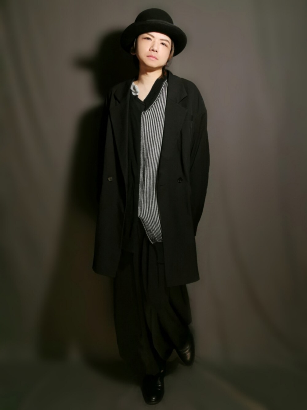 堀田(ほった)さんの「配色アシメ綿ニット（antiqua）」を使ったコーディネートの1枚目の写真