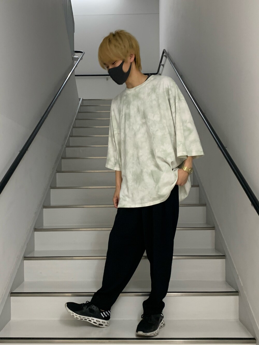 「COLONY2139、コロニー2139、ISSEY MIYAKE、ビッグT、ビッグシルエット、タイダイ柄、オリーブ」｜「COLONY 2139のタイダイSUPER BIG Tシャツ/ビッグシルエット・オーバーサイズTシャツ【ユニセックス可】（Tシャツ/カットソー、グリーン系）」を使った、Necchiさん（メンズ・170cm）の夏コーディネートの1枚目の写真