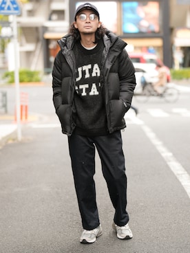 「ロゴニット」｜「アイテム（ダウンジャケット/コート）」を使った、seiya satoさん（メンズ・175cm）の冬コーディネート