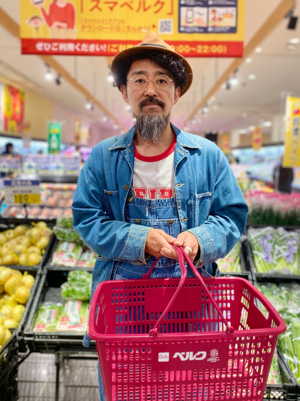 「春夏コーデ、古着MIX、ハット、カバーオール、オーバーオール、デニム、デニムオンデニム、ブーツ、ヴィンテージ、アメカジ、大人カジュアル、休日スタイル、レイヤードスタイル、セットアップ、リンガーTシャツ」｜「Leeのアイテム（カバーオール、ブルー系）」を使った、ヤギハシカズヒロさん（メンズ・181cm）の春コーディネートの1枚目の写真