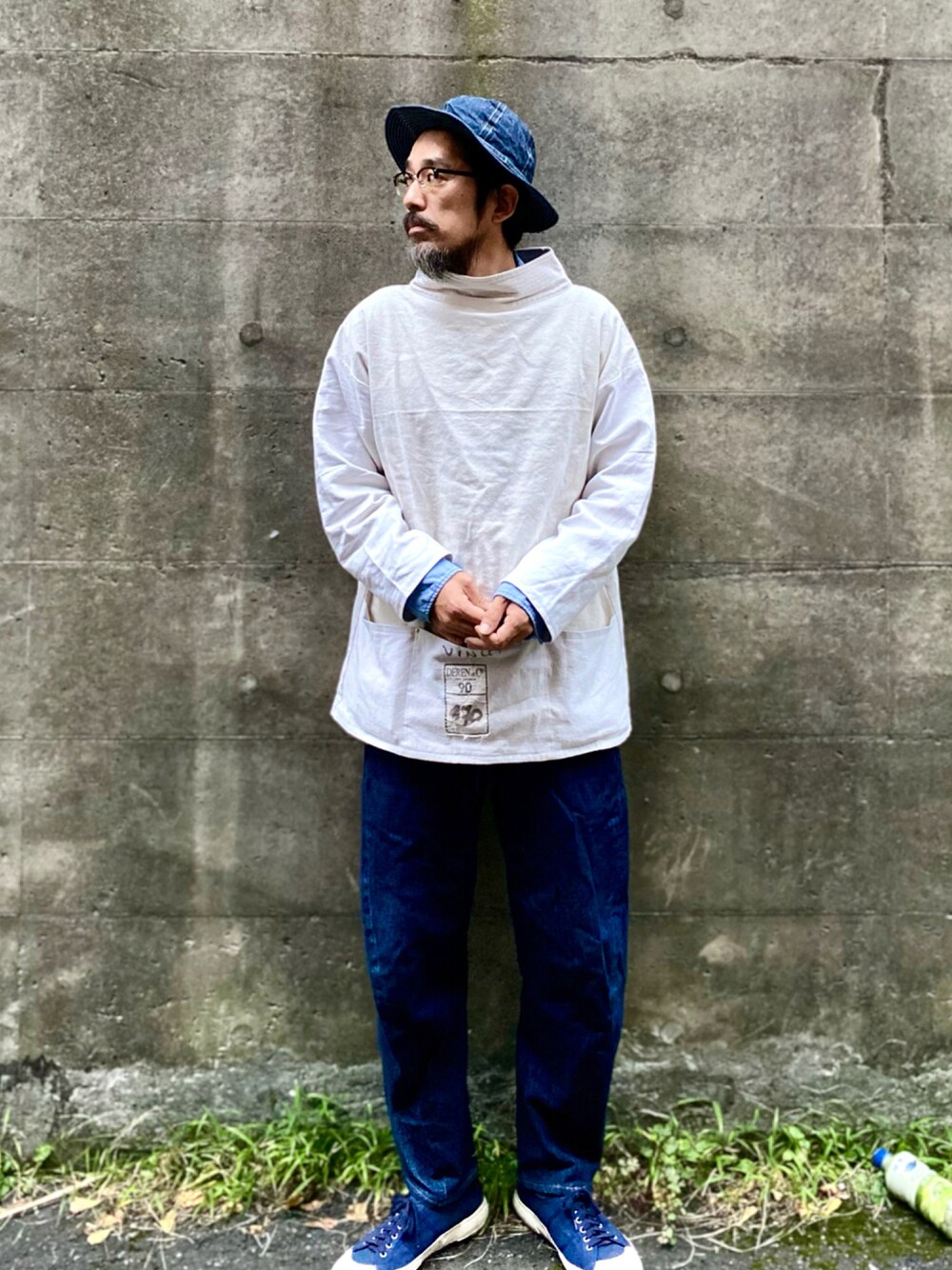 「デニム、ミリタリー、アメカジ、秋のコーデ、レイヤードスタイル、休日スタイル、古着MIX、Levi's、カジュアルコーデ、オトナカジュアル、秋トレンド2021、だから秋服が好き、メガネ男子、プルオーバー、デニムパンツ」｜「Buzz Rickson'sのアイテム（ハット、ブルー系）」を使った、ヤギハシカズヒロさん（メンズ・181cm）の秋コーディネートの1枚目の写真