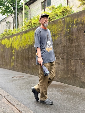 「GU（ジーユー）のアイテム（Tシャツ/カットソー、ブラック系）」を使った、ヤギハシカズヒロさん（メンズ・182cm）の夏コーディネート
