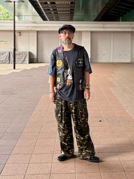 「GU（ジーユー）のアイテム（Tシャツ/カットソー、ブラック系）」を使った、ヤギハシカズヒロさん（メンズ・182cm）の秋コーディネート