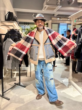 「アイテム（ストール/ショール）」を使った、ヤギハシカズヒロさん（メンズ・182cm）の秋コーディネート