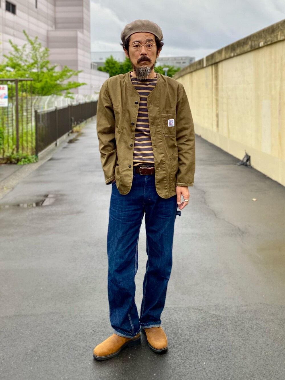 「大人カジュアル、レイヤードスタイル、デニムっていいよね、デニム、ペインターパンツ、サイドゴアブーツ、タックイン、ボーダー、ワークジャケット、ベレー帽、休日スタイル、アメカジ、LEE、古着MIX、カジュアルコーデ」｜「Leeのアイテム（デニムパンツ、ブルー系）」を使った、ヤギハシカズヒロさん（メンズ・181cm）の夏コーディネートの1枚目の写真