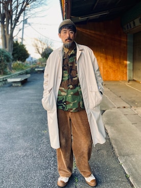 「アイテム（ステンカラーコート、ホワイト系）」を使った、ヤギハシカズヒロさん（メンズ・181cm）の冬コーディネート