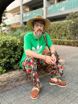 「adidas（アディダス）のアイテム（Tシャツ/カットソー、グリーン系）」を使った、ヤギハシカズヒロさん（メンズ・182cm）の夏コーディネート