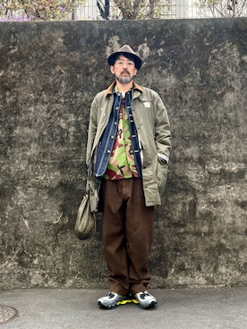 「Barbour（バブアー）のアイテム（その他アウター、グリーン系）」を使った、ヤギハシカズヒロさん（メンズ・182cm）の春コーディネート