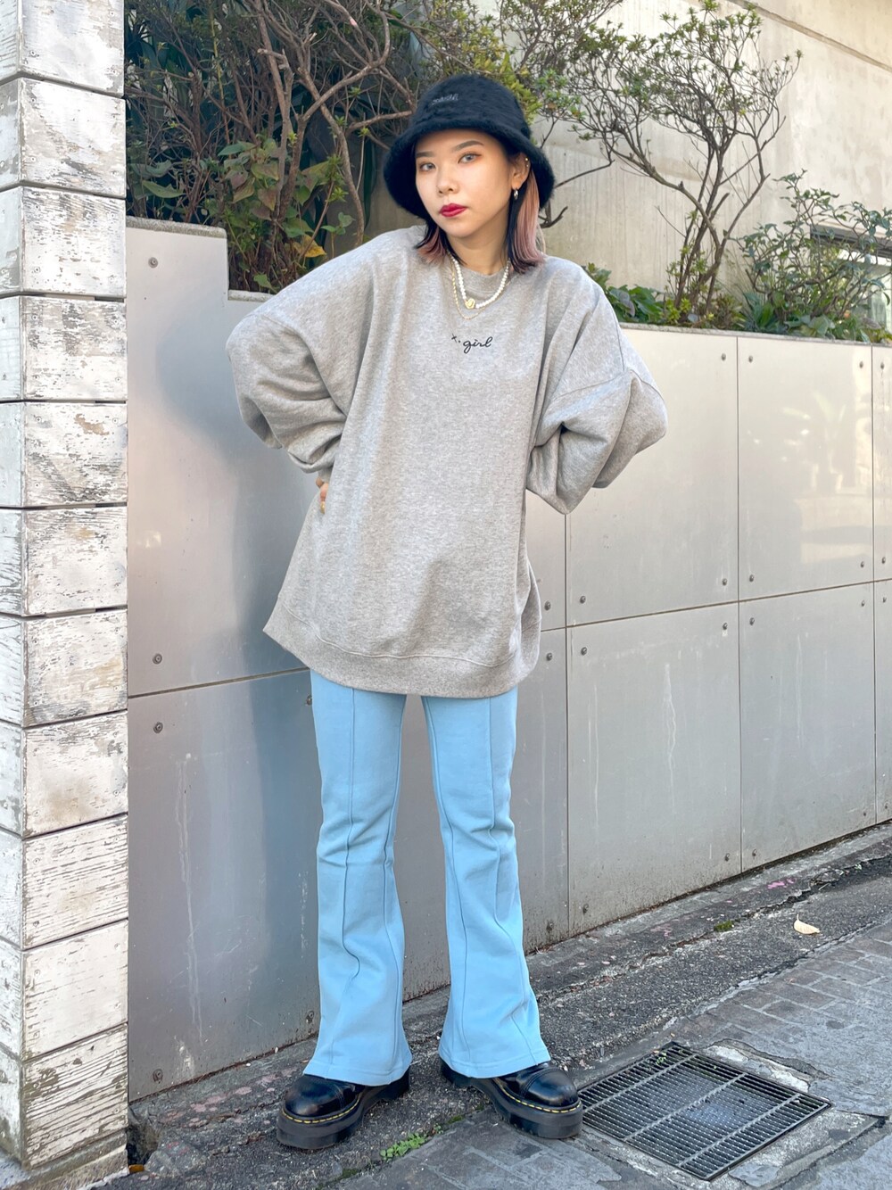 ラフにおしゃれを楽しむ♪スウェット×リボンで絶妙な可愛さとカジュアルを追求したおとな女子の為のデイリーコーデ ⭐︎LINA⭐︎(X-girl原宿（ラフォーレ原宿）)｜X-girlのスウェット