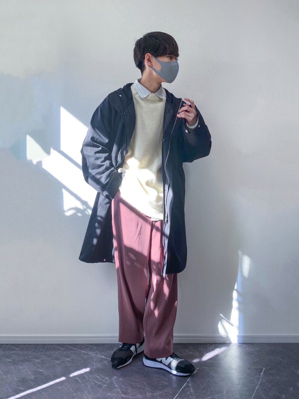 「冬コーデ、シンプルコーデ、モッズコート、M65、ニット、プチプラ、シンプルスタイル、ゆるコーデ、スニーカー、大学生」｜「Ellno LosetのM65ライナーモッズコート（モッズコート、ブラック系）」を使った、まささん（メンズ・180cm）の冬コーディネートの1枚目の写真