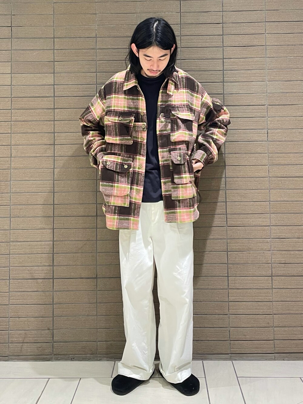 「チェック、ビッグシルエット、レイヤードスタイル、休日スタイル、ワイドパンツ、ブラウン、白パンツ、秋コーデ、チェック柄に恋してる、wearhalloween2021」｜「Engineered Garmentsのアイテム（ジャケット/アウター、ブラウン系）」を使った、Naoki Shuzuiさん（メンズ・178cm）の秋コーディネートの1枚目の写真