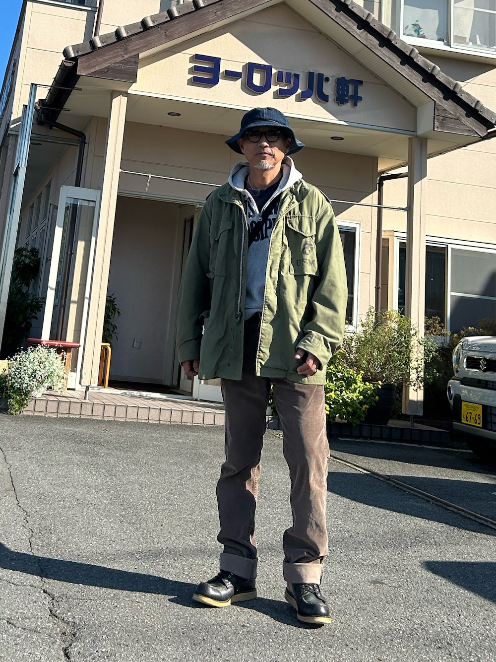 「アメカジ、ダッズスタイル、アメリカンスタンダード、秋のコーデ、古着、いつもありがとうございます、ミリタリー、ミリタリージャケット、レッドウィング、チャンピオン、リバースウィーブ」｜「RED WINGのアイテム（ブーツ、ブラック系）」を使った、kazu1969さん（メンズ・170cm）の秋コーディネートの1枚目の写真