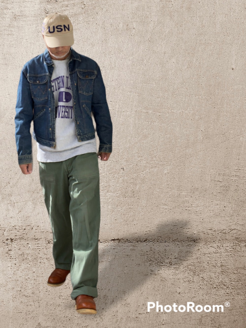 「アメカジ、アメリカンスタンダード、トラッカージャケット、Wrangler、RED WING、リバースウィーブ、ベイカーパンツ、カレッジ」｜「MILITARYのアイテム（カーゴパンツ、グリーン系）」を使った、kazu1969さん（メンズ・170cm）の冬コーディネートの1枚目の写真