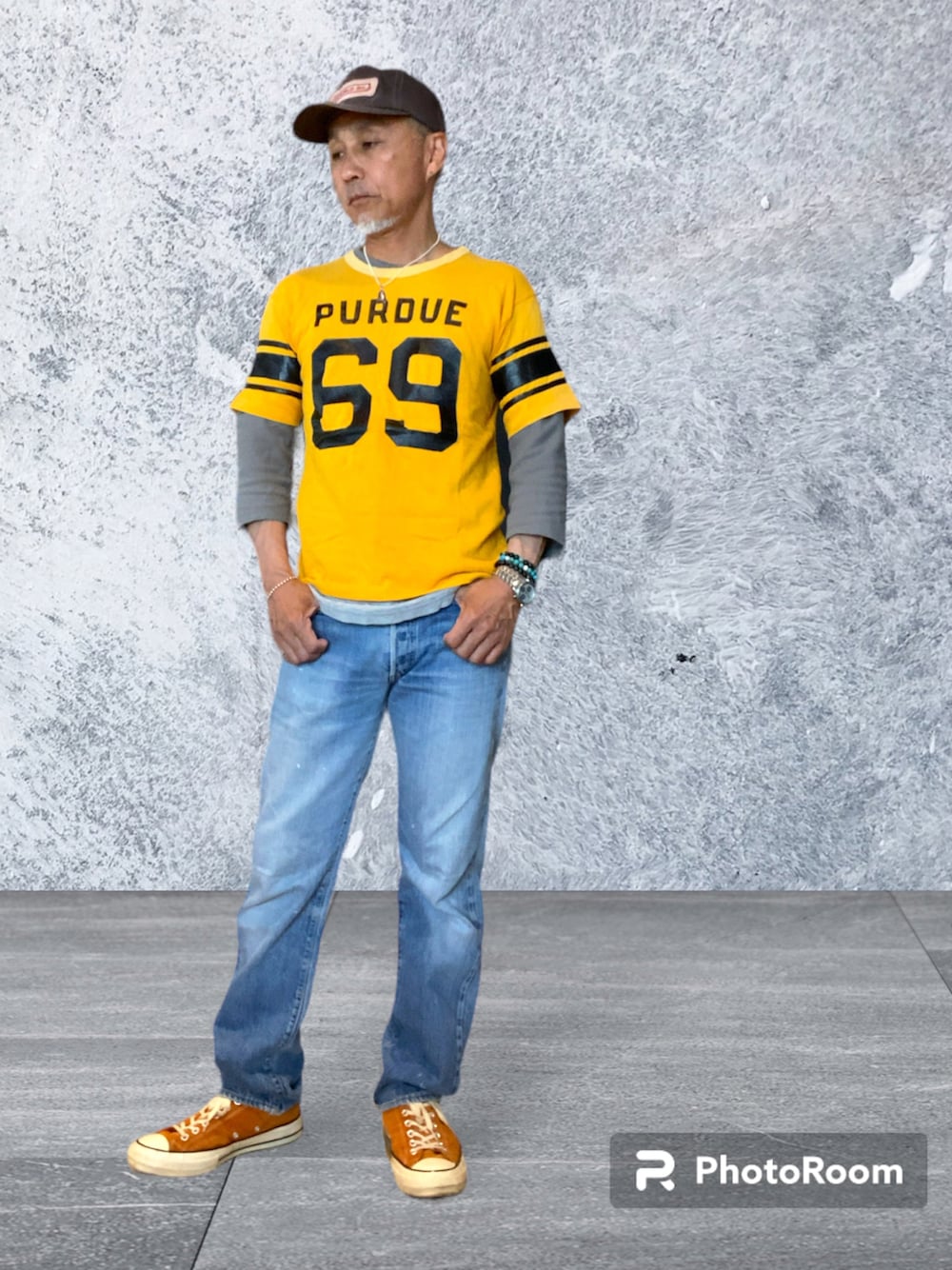 「アメカジ、ダッズスタイル、アメリカンスタンダード、501、66前期、コンバース、ct70、ナンバリングT、トラッカーキャップ」｜「CONVERSEのアイテム（スニーカー、オレンジ系）」を使った、kazu1969さん（メンズ・170cm）の春コーディネートの1枚目の写真