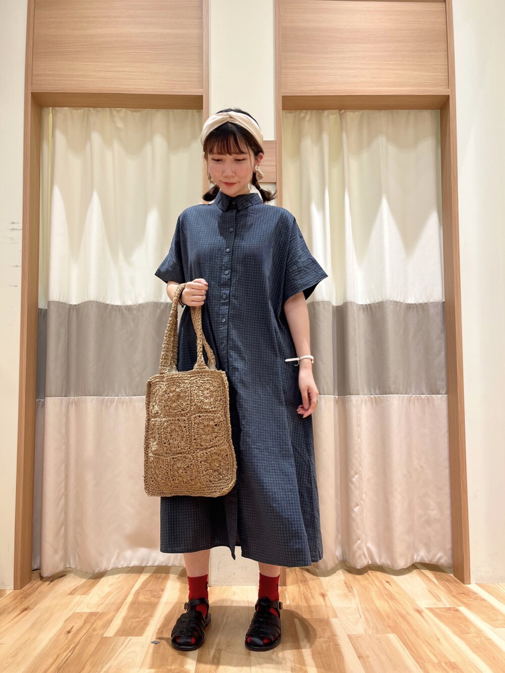 「ワンピーススタイル、ワンピースコーデ、カジュアルコーデ、Samansa Mos2、ワンピース」｜「SM2のアイテム（シャツワンピース、ブラック系）」を使った、ym.さん（レディース・160cm）の夏コーディネートの1枚目の写真