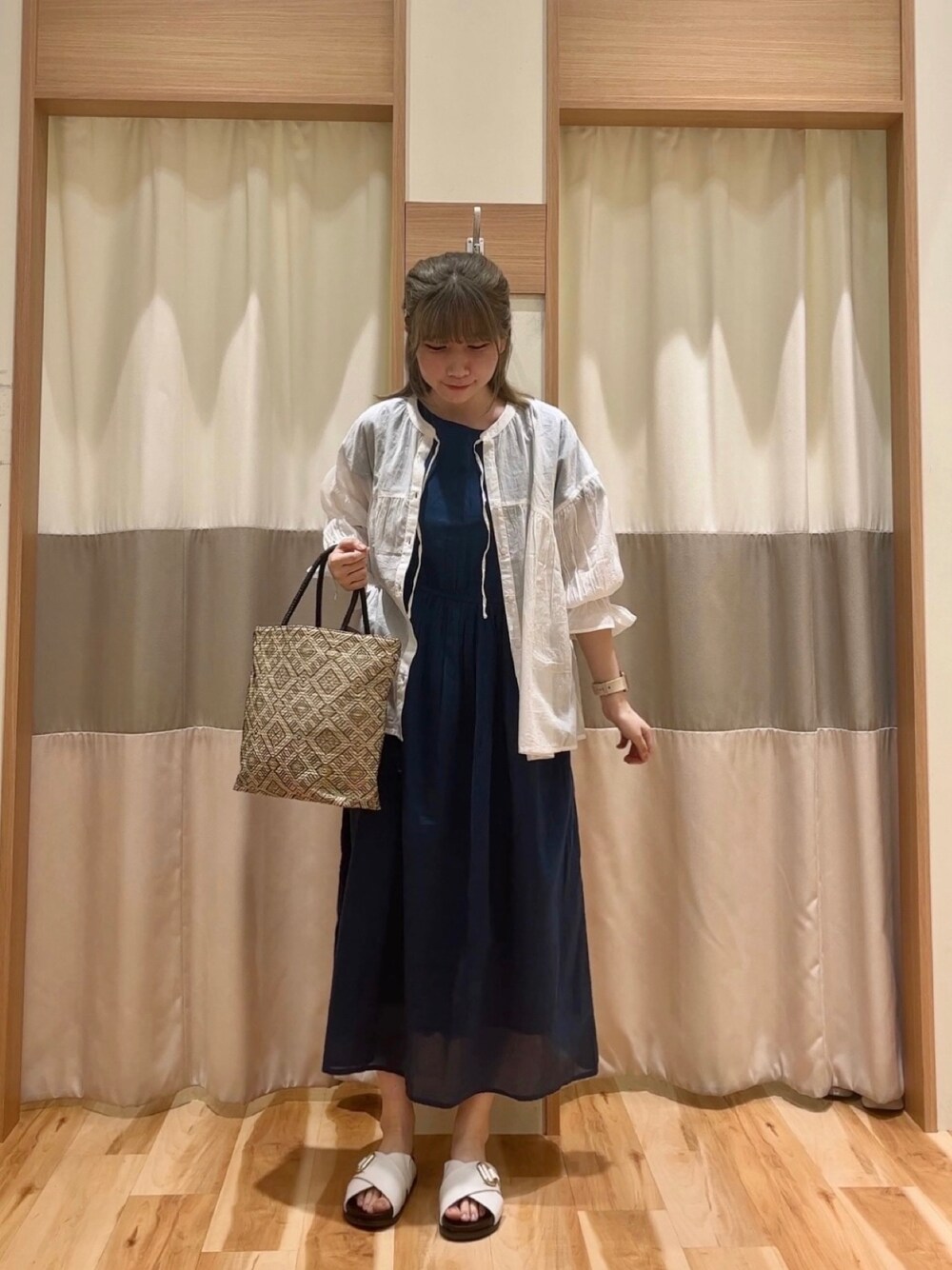 「夏コーデ、ワンピース」｜「Samansa Mos2 blueの【Made in India】切替フレアブラウス（シャツ/ブラウス、ホワイト系）」を使った、ym.さん（レディース・160cm）の春コーディネートの1枚目の写真