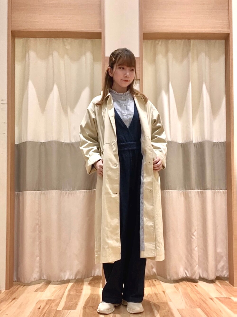 「春服コーデ、おしゃれさんと繋がりたい、春コーデ、デニム」｜「SM2のアイテム（サロペット/オーバーオール、ブルー系）」を使った、ym.さん（レディース・160cm）の冬コーディネートの1枚目の写真