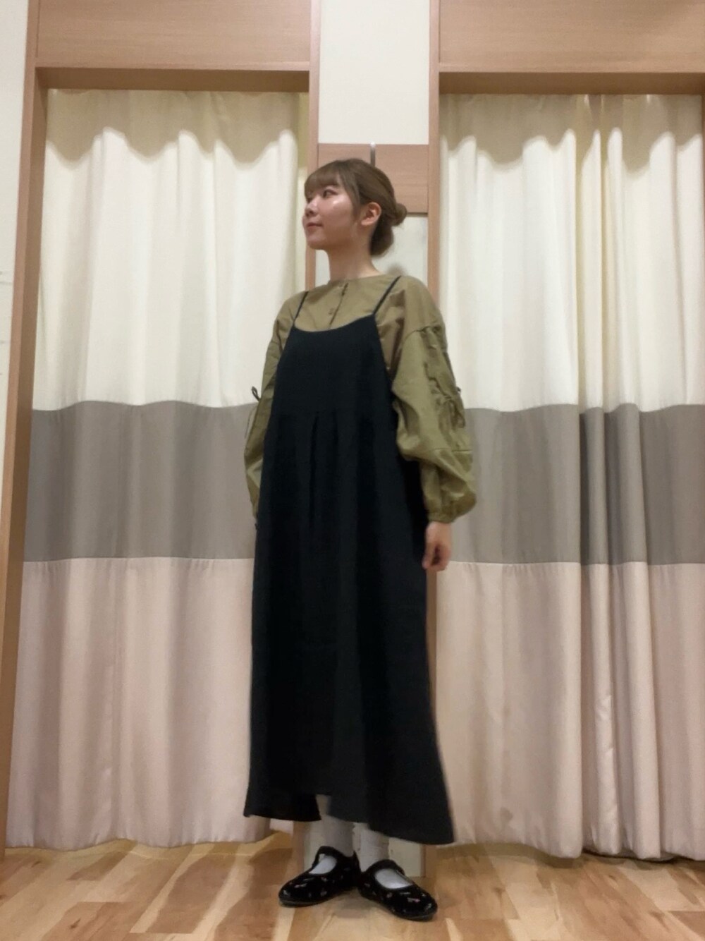 「SM2のアイテム（ワンピース/ドレス、ブラック系）」を使った、ym.さん（レディース・160cm）の秋コーディネートの1枚目の写真