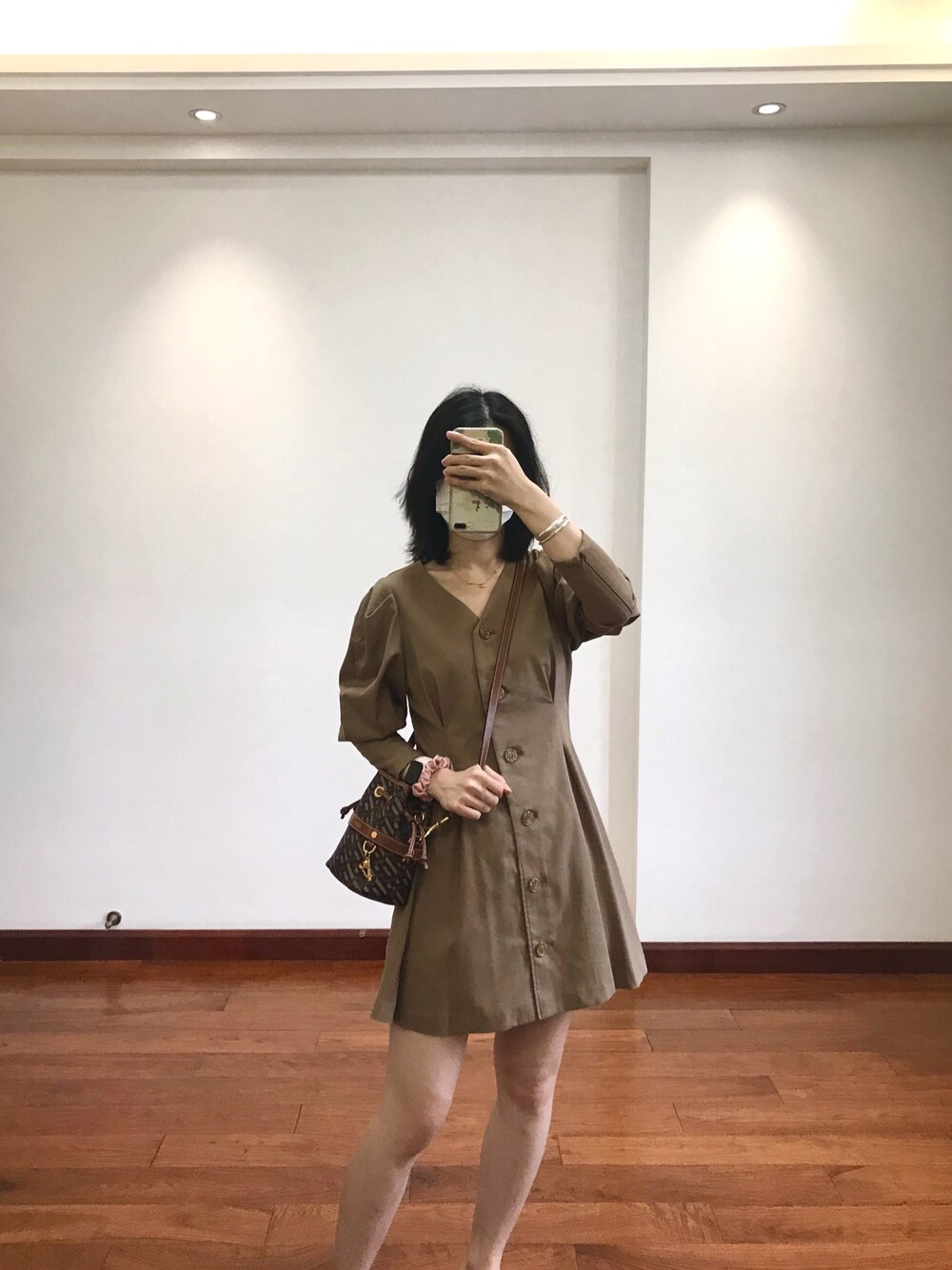 「SLYのLALA CHECK S／ワンピース（ワンピース、ベージュ系）」を使った、kimchenchenさん（レディース・160cm）の秋コーディネートの1枚目の写真